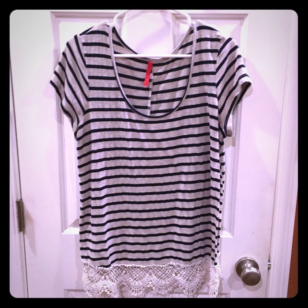 Striped T-shirt with lace trim